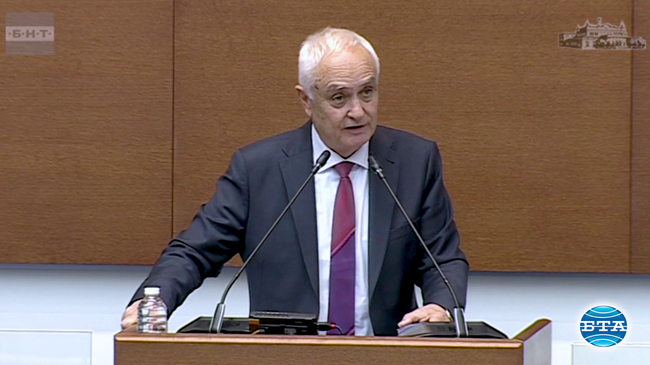 Няма да „паркираме“ МиГ-29 до 2028 г., заяви служебният министър на отбраната Атанас Запрянов