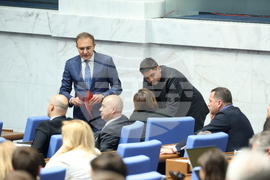 Парламент - извънредно заседание