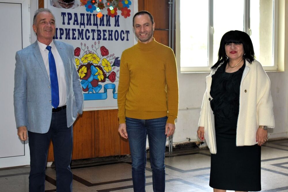 Община Асеновград: Физкултурният салон на СУ „Св. княз Борис I“ в Асеновград е напълно обновен