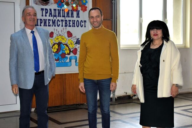 Община Асеновград: Физкултурният салон на СУ „Св. княз Борис I“ в Асеновград е напълно обновен