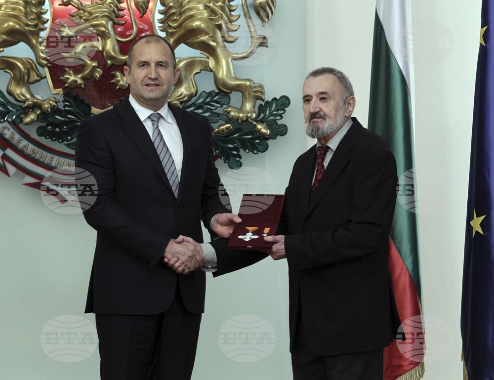 Петър Велчев - поет, литературен критик и преводач