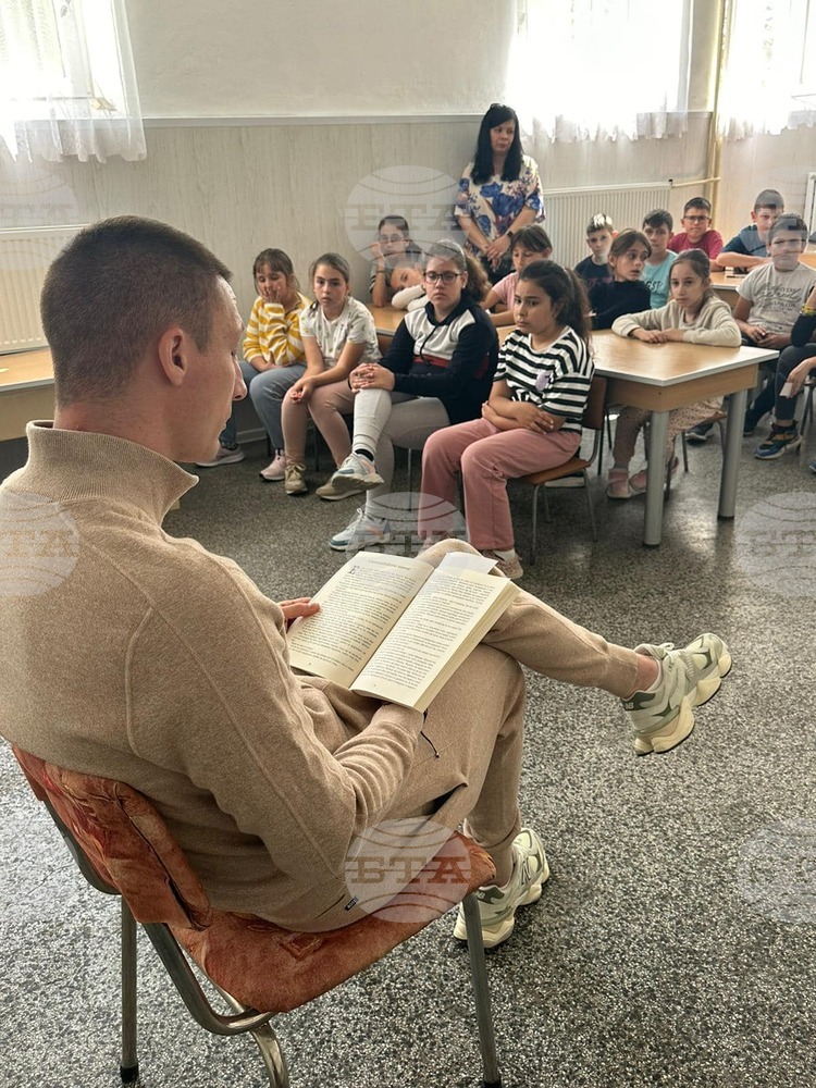 Капитанът на Лудогорец чете на деца
