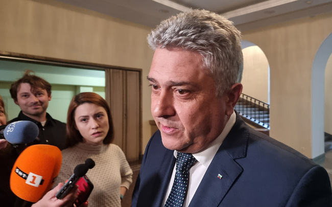 Оставам министър до указ на президента за моето освобождаване, заяви служебният министър на външните работи Стефан Димитров