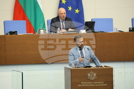 Парламент - извънредно заседание