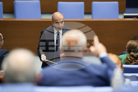 Парламент - извънредно заседание