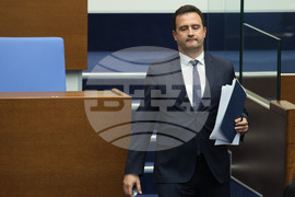 Парламент - извънредно заседание