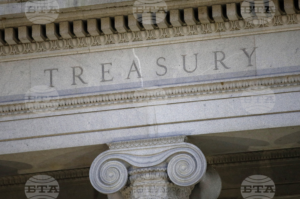 "Стандард енд Пуърс" потвърди кредитния рейтинг на САЩ и обяви, че приходите от мита могат да компенсират увеличаването на дефицита