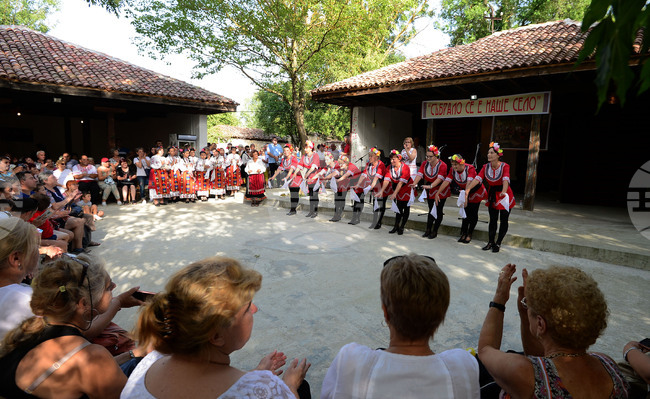 Село Побит камък - народен събор