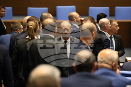 Парламент - извънредно заседание