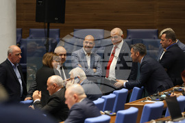 Парламент - извънредно заседание