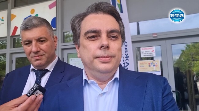 За всички граждани стана ясно, че е имало политическа договорка с президента, за да се сформира служебният кабинет, каза Асен Василев