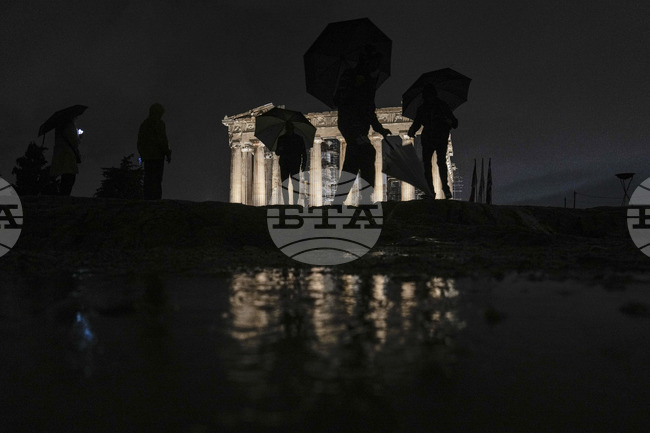 Разследване заради танци на пилон в исторически дворец на о. Корфу