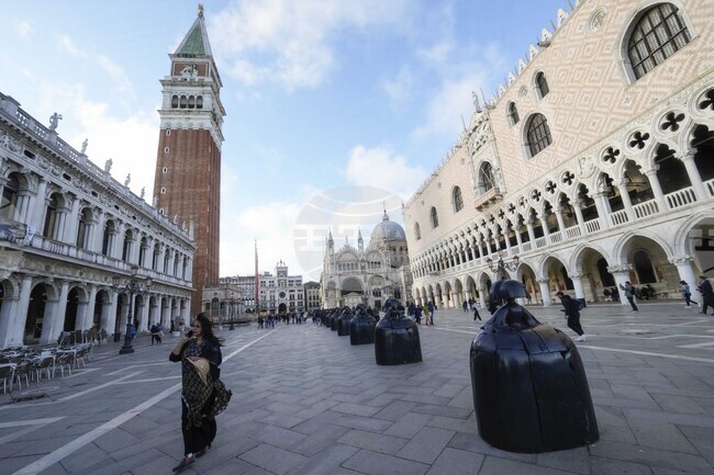 Германският павилион на Венецианското биенале ще следва плана на художничката Хенрике Науман, която почина внезапно