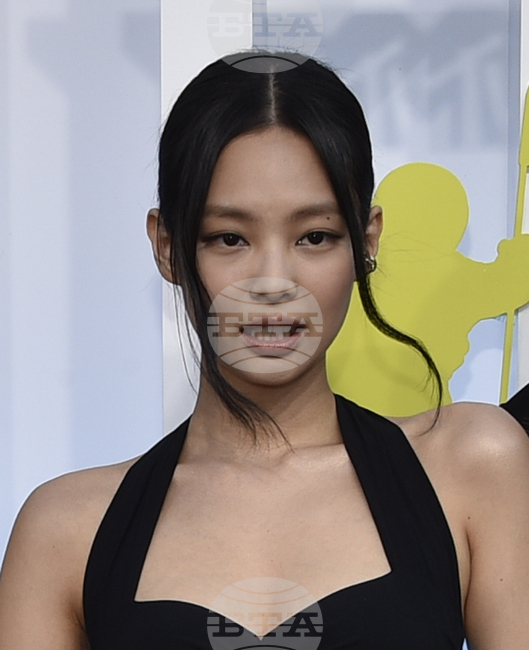 Певицата Джени от "Блекпинк" издаде дебютния си самостоятелен албум