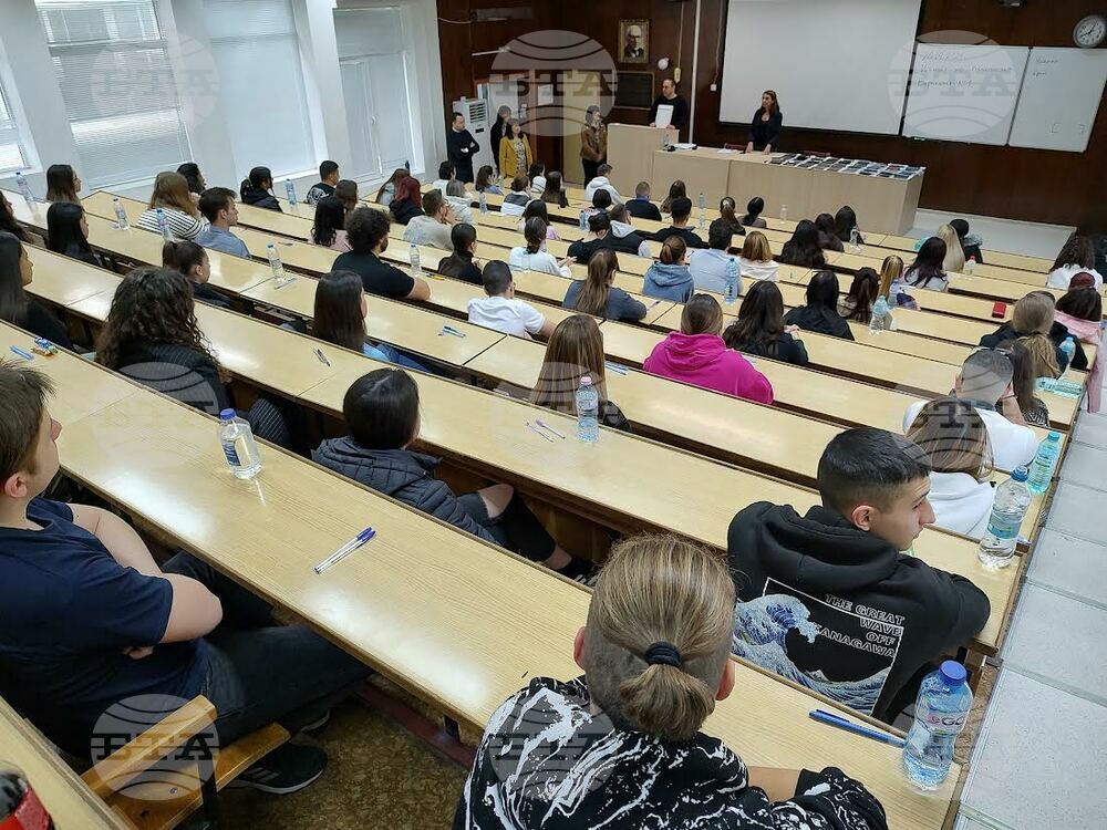 Близо 400 кандидат-студенти се явиха днес на предварителния изпит по биология в Тракийски университет в Стара Загора