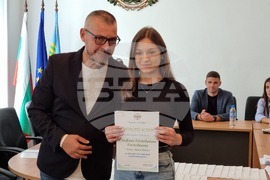 Ямбол - ученици и студенти с високи постижения - връчване на стипендии