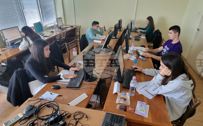 Парадоксално е, но сред младите хора се наблюдава липса на дигитални умения, каза Ивайло Йорданов по повод световния ден на младежките умения