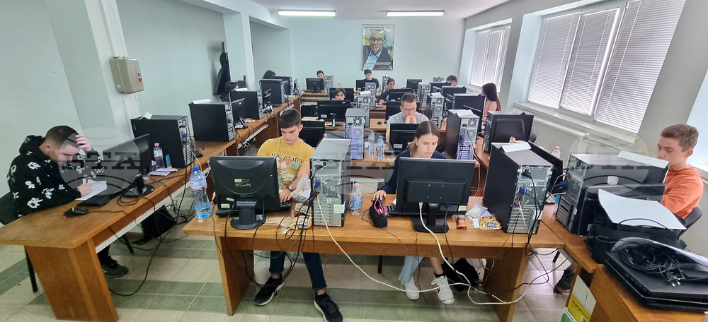 Българските състезатели спечелиха пет златни и десетки сребърни и бронзови медали на Международния турнир по информатика в Шумен