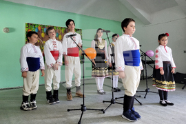 Село Клисура - пролетен празник - надиграване