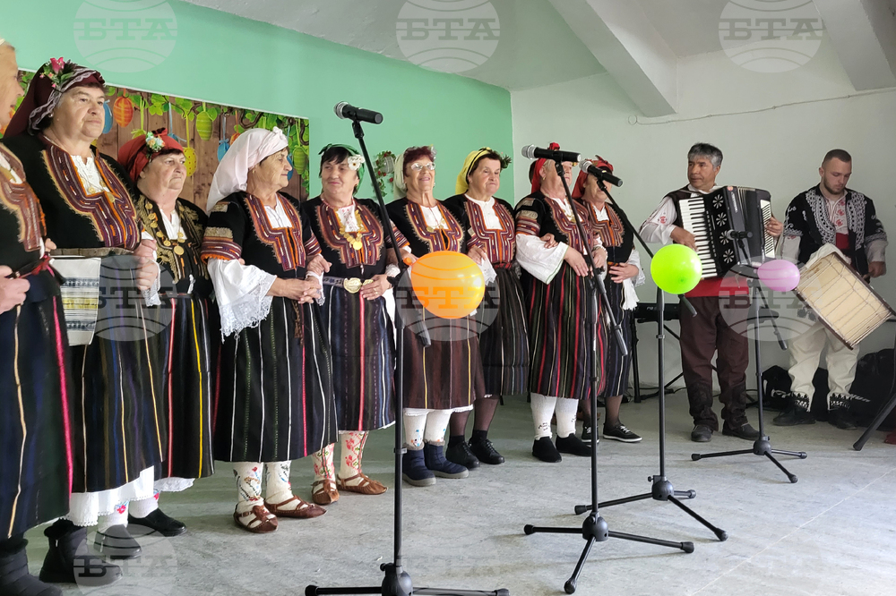 Село Клисура - пролетен празник - надиграване