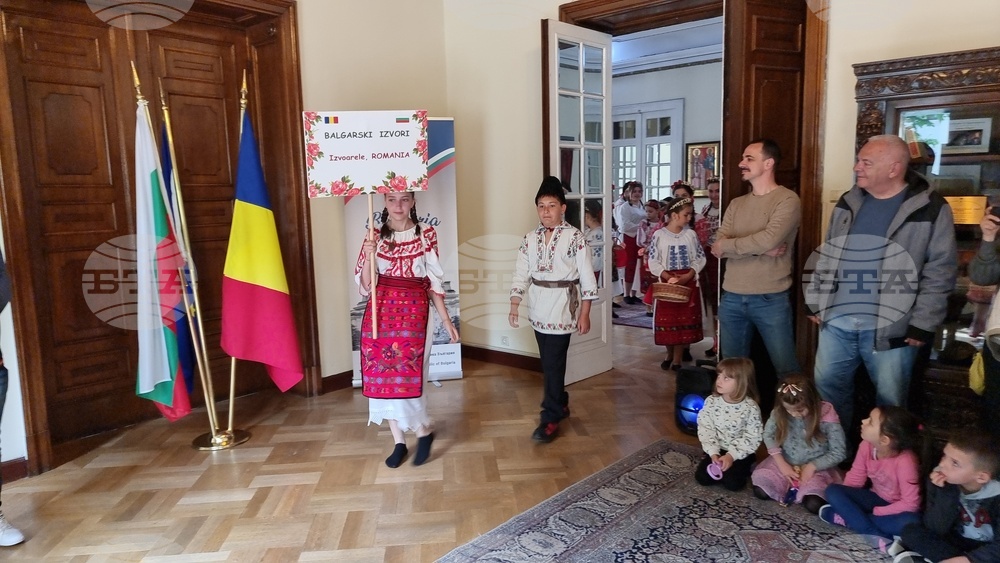 Румъния - Посолство на България в Букурещ - деца - лазаруване