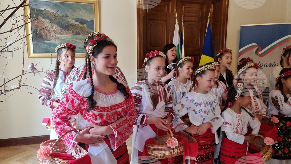 Румъния - Посолство на България в Букурещ - деца - лазаруване