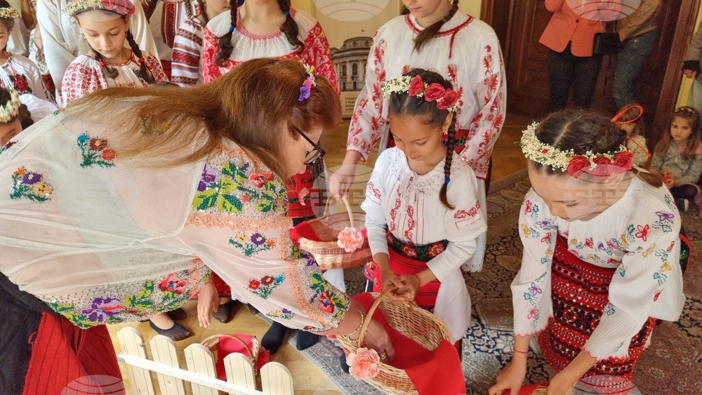 Румъния - Посолство на България в Букурещ - деца - лазаруване