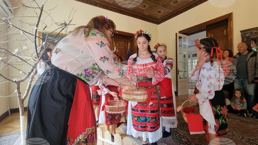 Румъния - Посолство на България в Букурещ - деца - лазаруване