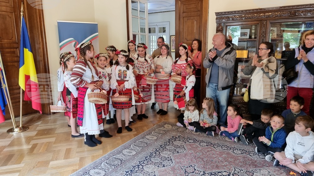 Румъния - Посолство на България в Букурещ - деца - лазаруване