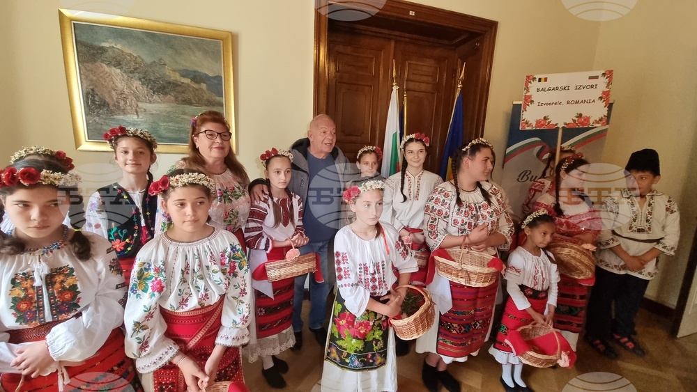 Румъния - Посолство на България в Букурещ - деца - лазаруване