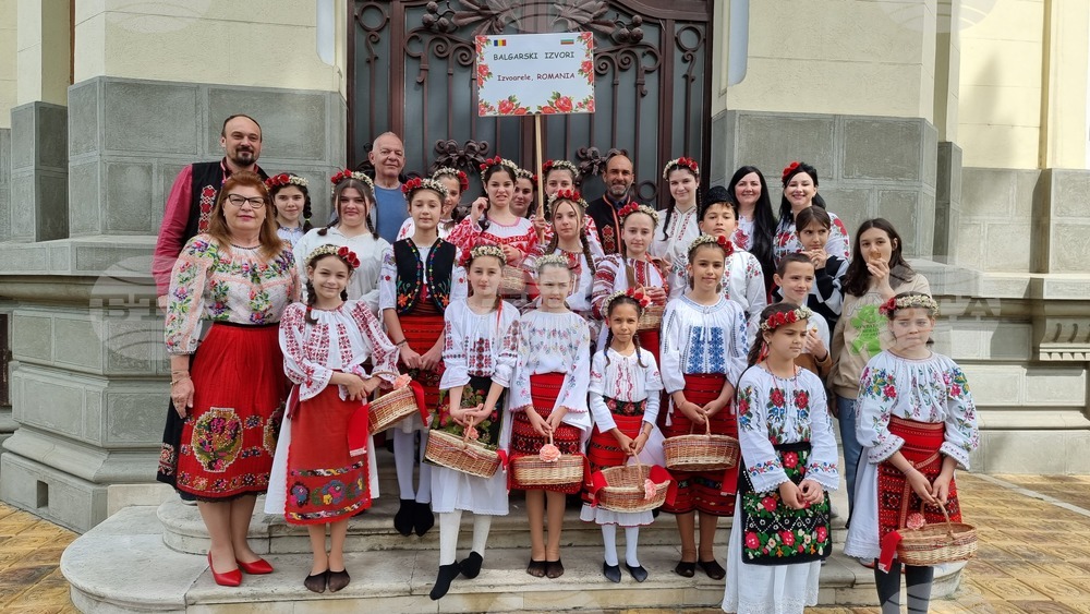 Румъния - Посолство на България в Букурещ - деца - лазаруване