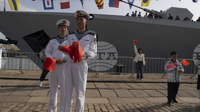 Китай стартира мащабни учения с бойни стрелби около Тайван