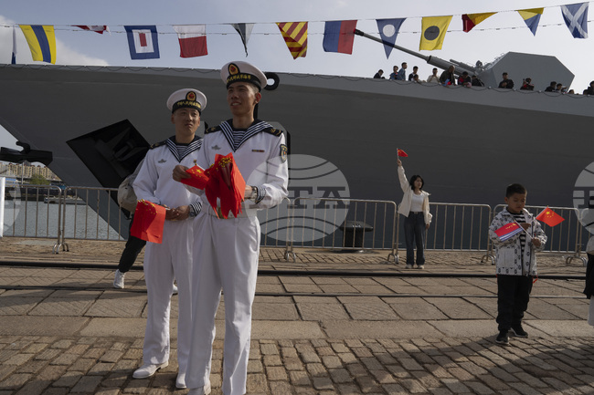 Китай стартира мащабни учения с бойни стрелби около Тайван