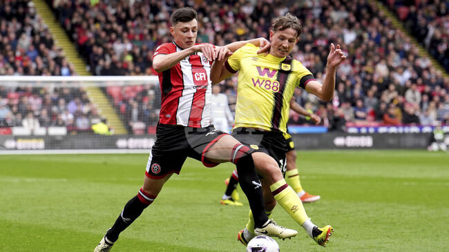 Защитникът на Шефилд Юнайтед Ахмедходжич се присъединява към Фейенорд