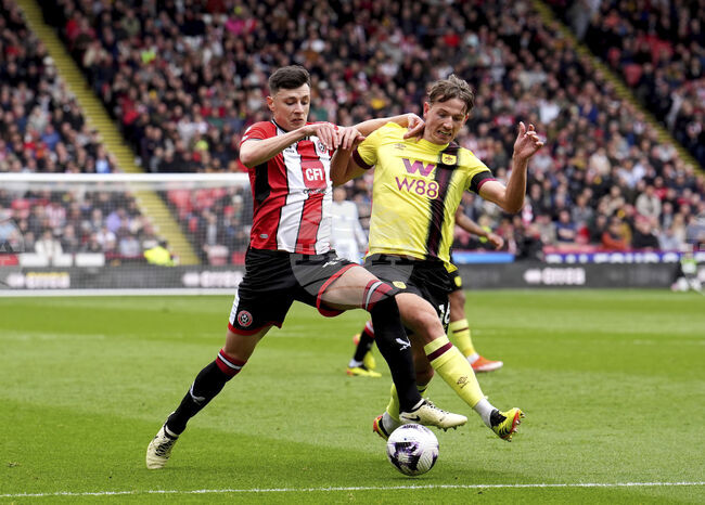 Защитникът на Шефилд Юнайтед Ахмедходжич се присъединява към Фейенорд