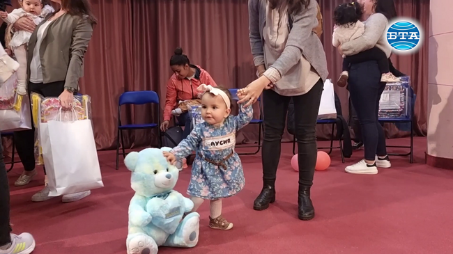 Конкурсът „Бебешки истории“ в Разград събра на едно място любовта, усмивките и красивите емоции