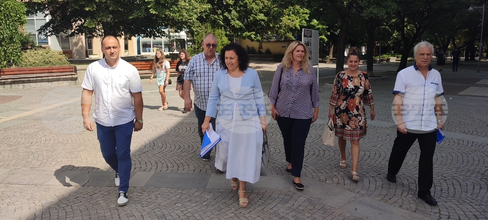 Коалицията ГЕРБ-СДС регистрира листата си в Сливен