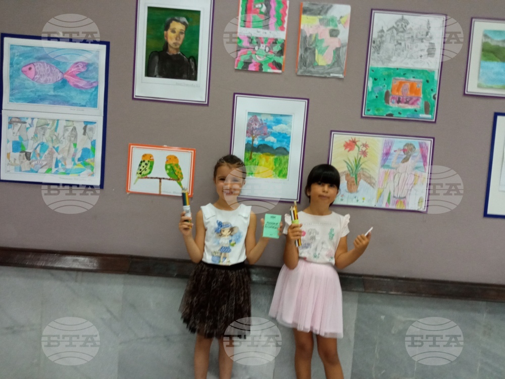 Children in Dobrich Mark End of Summer with Joint Exhibition