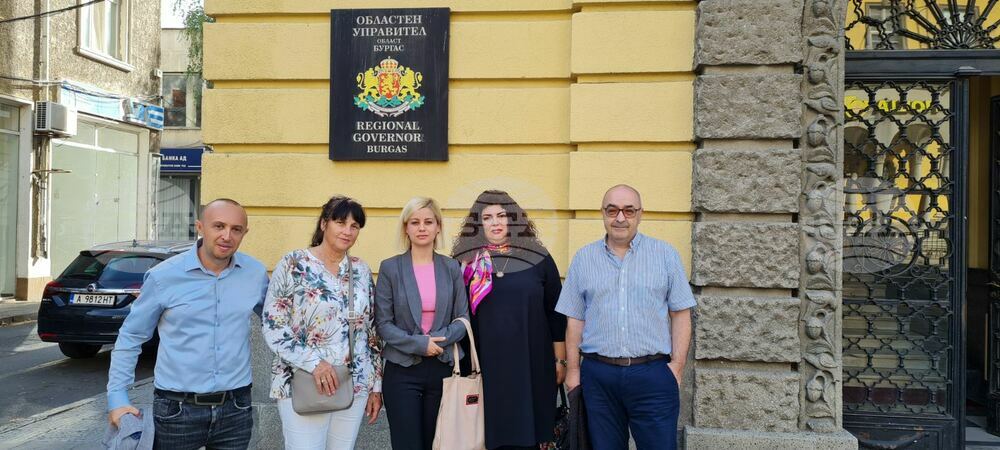 "Изправи се, България" регистрира листата си в Бургас за изборите през октомври