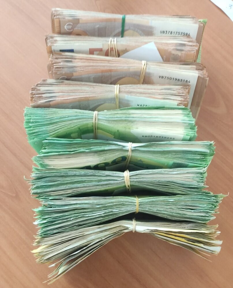 Районна прокуратура – Хасково привлече като обвиняем турски гражданин за незаконно пренасяне през границата на страната на недекларирана валута за общо 145 611 лева