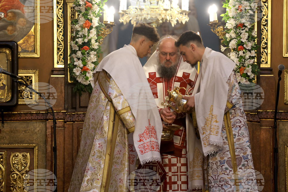 Храм „Св. Вмчца Неделя“ - патриарх Неофит - заупокойна света литургия