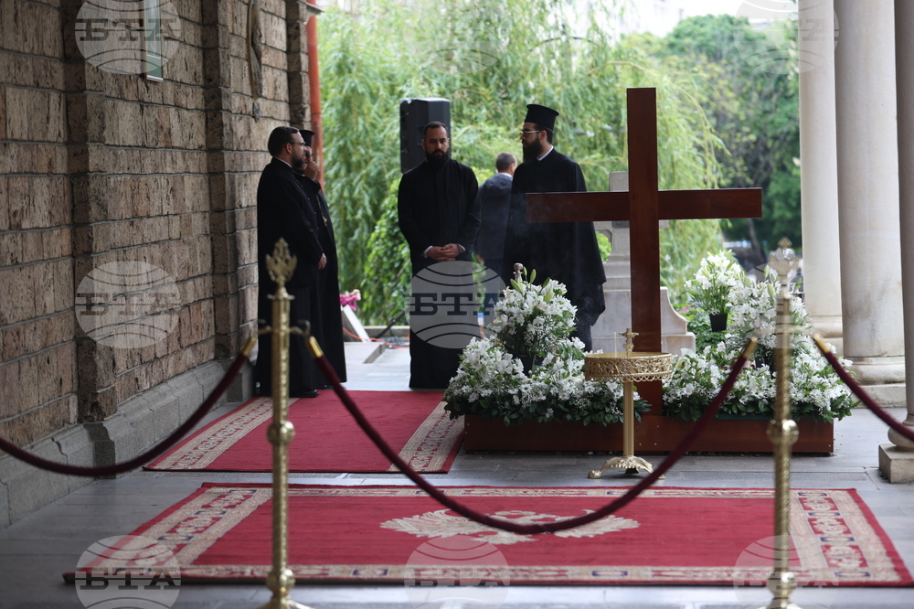 Храм „Св. Вмчца Неделя“ - патриарх Неофит - заупокойна света литургия