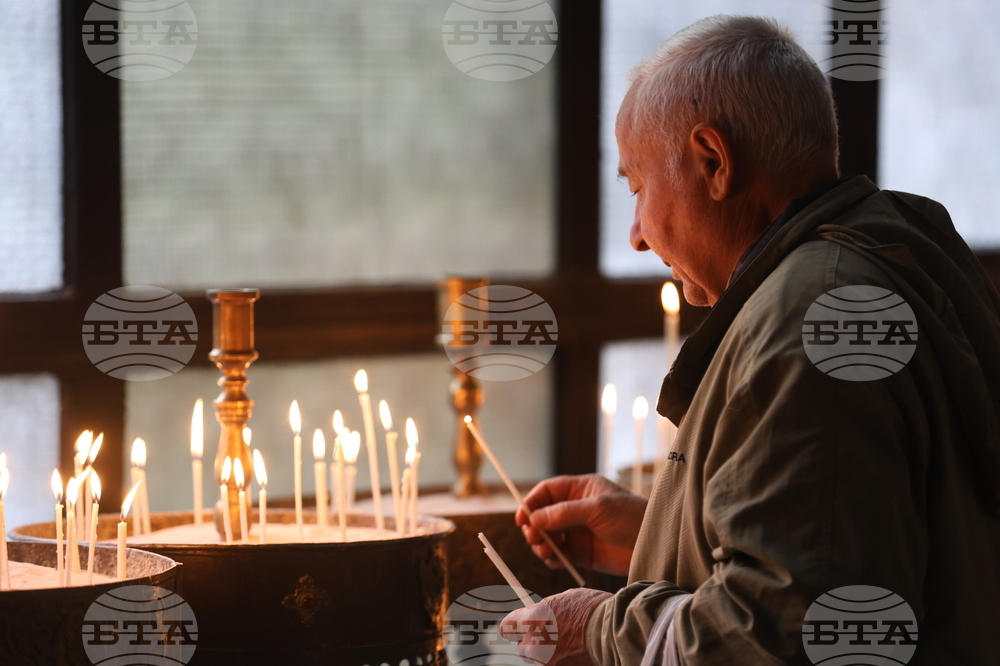 Храм „Св. Вмчца Неделя“ - патриарх Неофит - заупокойна света литургия