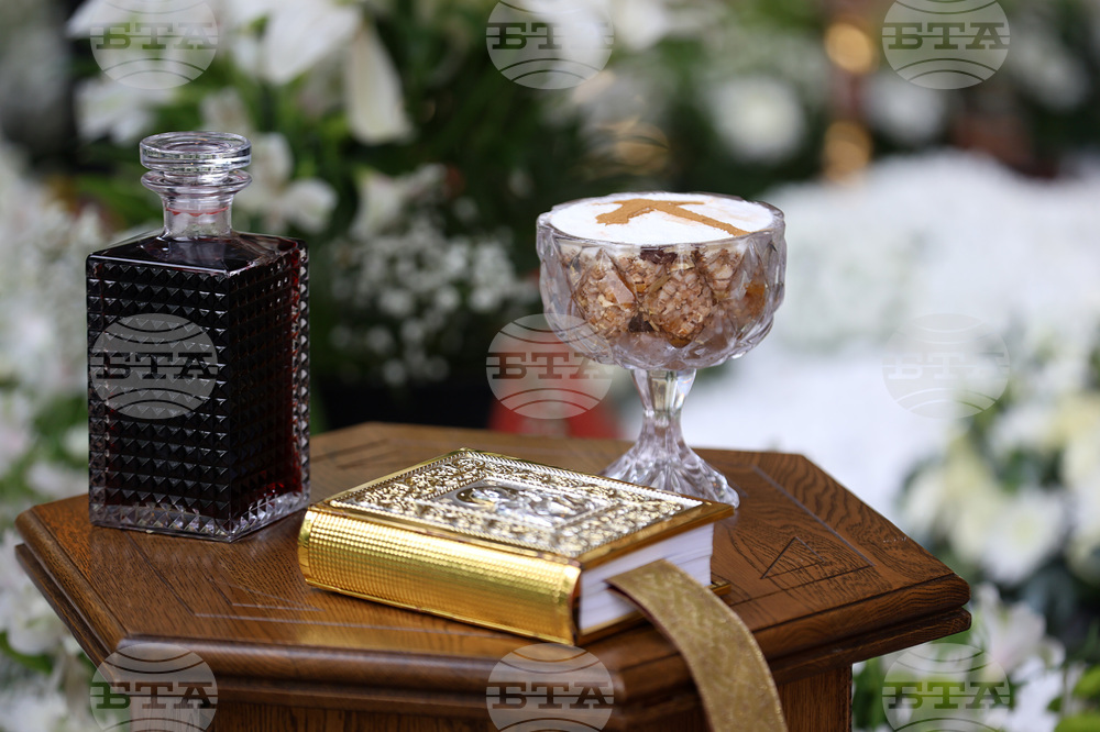 Храм „Св. Вмчца Неделя“ - патриарх Неофит - заупокойна света литургия