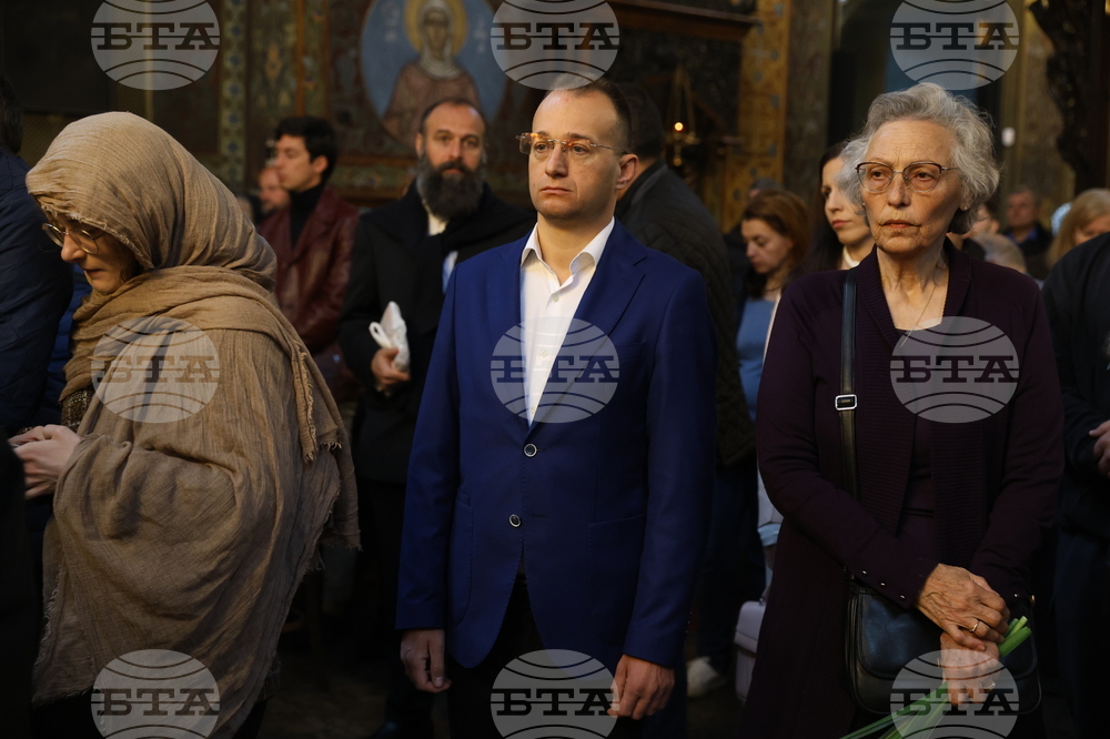 Храм „Св. Вмчца Неделя“ - патриарх Неофит - заупокойна света литургия