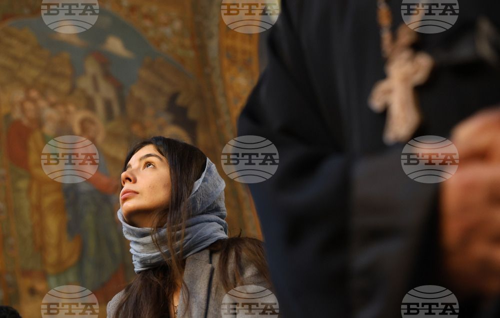 Храм „Св. Вмчца Неделя“ - патриарх Неофит - заупокойна света литургия