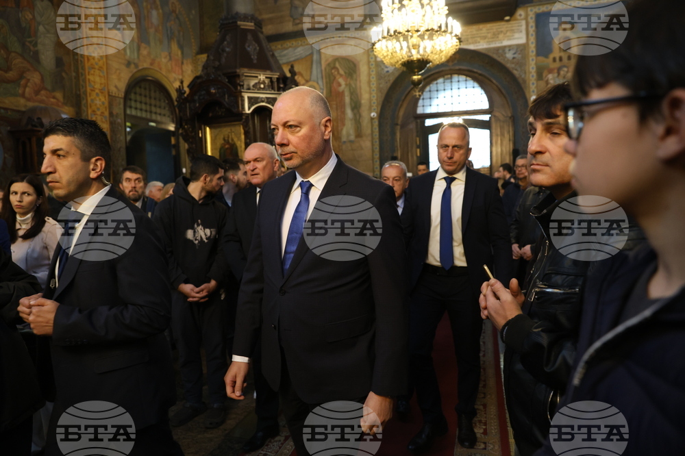 Храм „Св. Вмчца Неделя“ - патриарх Неофит - панихида