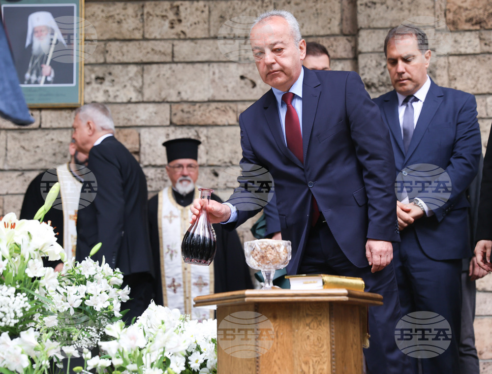 Храм „Св. Вмчца Неделя“ - патриарх Неофит - панихида