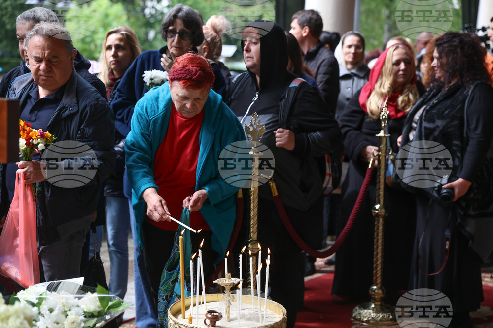 Храм „Св. Вмчца Неделя“ - патриарх Неофит - панихида