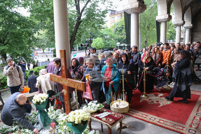 Храм „Св. Вмчца Неделя“ - патриарх Неофит - панихида